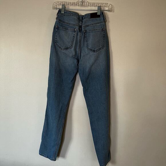 Hollister Ultra High Rise Mom Jean Size 1 Short - Picture 5 of 5